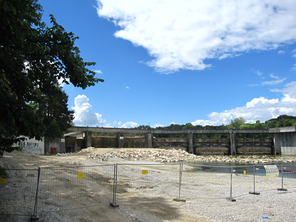 15-07-2012 Baustelleneinrichung unterhalb des Wasservorhangs 15 07 2012 Kiesbank Unterhalb Wasservorhang