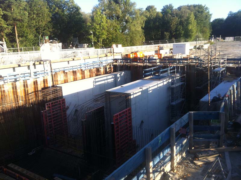 August 2013 Baugrube Betonarbeiten Trennmauern August 2013 Baugrube Betonarbeiten Trennmauern