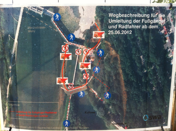 Hochablass Baustelle Hinweisschild - Fußgängerumleitung Hochablass Baustelle Hinweisschild