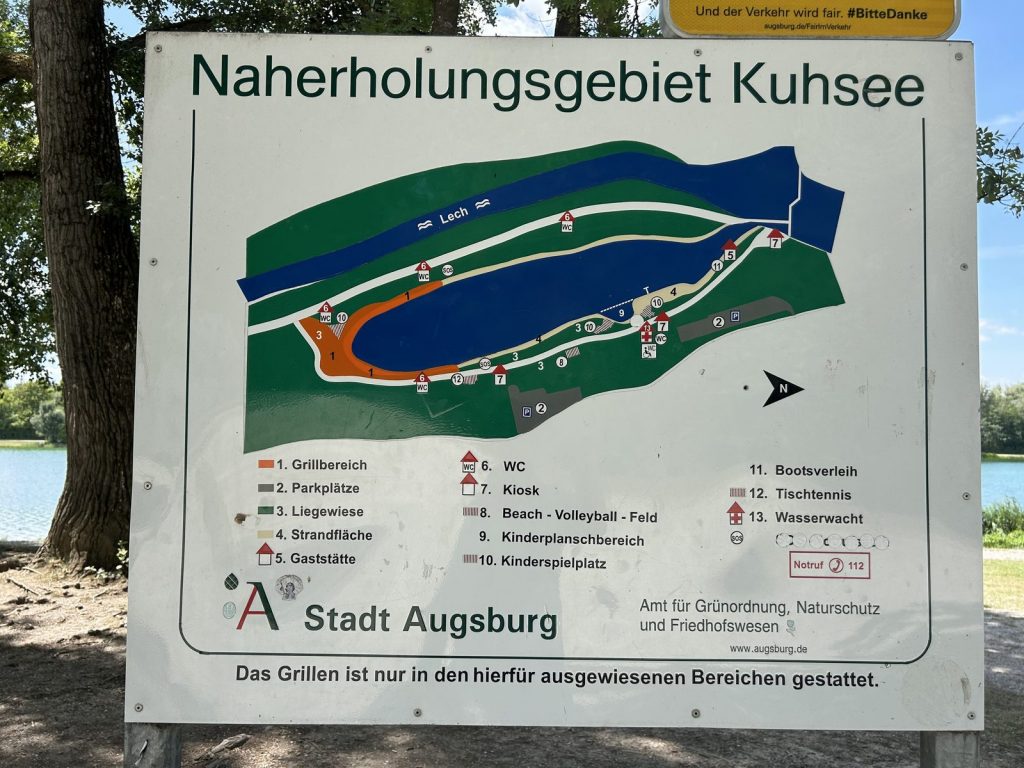 Infotafel mit Übersichtskarte vor Ort am Kuhsee