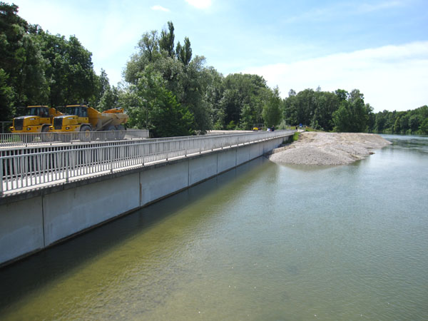 Bautelle Kuhsee - Steg zur Südseite - Kiesaufschüttung Baustelle Kuhsee Betonsteg Zur Suedseite