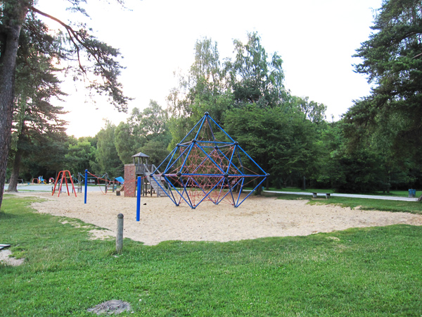 Spielplatz südlich der Wasserwacht am Kuhsee
